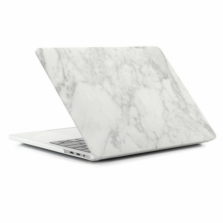 Hardplastdeksel til MacBook Pro 13,3 AA1706/A1708/A1989/A2159/A2289/A2251/A2338 Marble (hvit) v:1940044 Hardplastdeksel til MacBook Pro 13,3 AA1706/A1708/A1989/A2159/A2289/A2251/A2338 Marble (hvit) v:1940044
